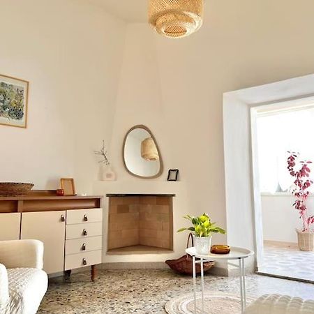 Casetta Bianca Con Giardino Posada  Eksteriør billede