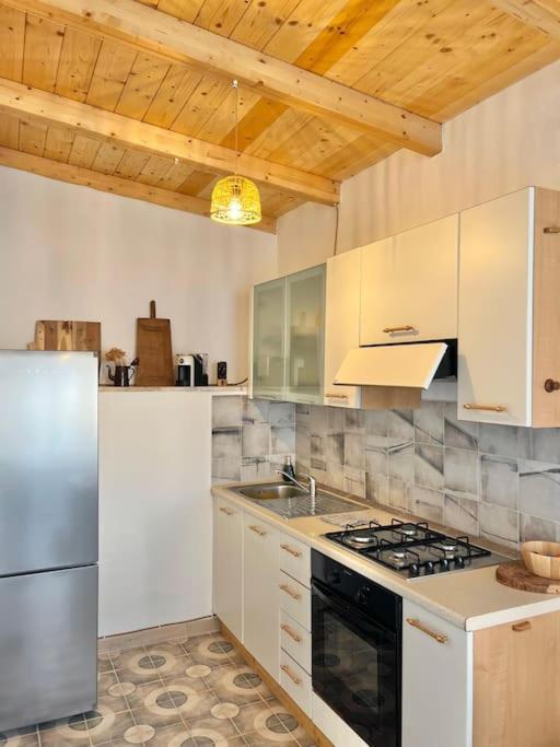 Casetta Bianca Con Giardino Posada  Eksteriør billede