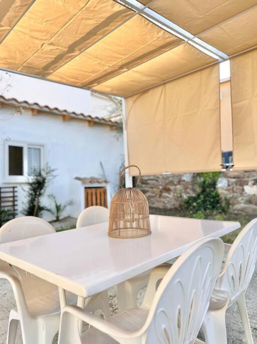 Casetta Bianca Con Giardino Posada  Eksteriør billede