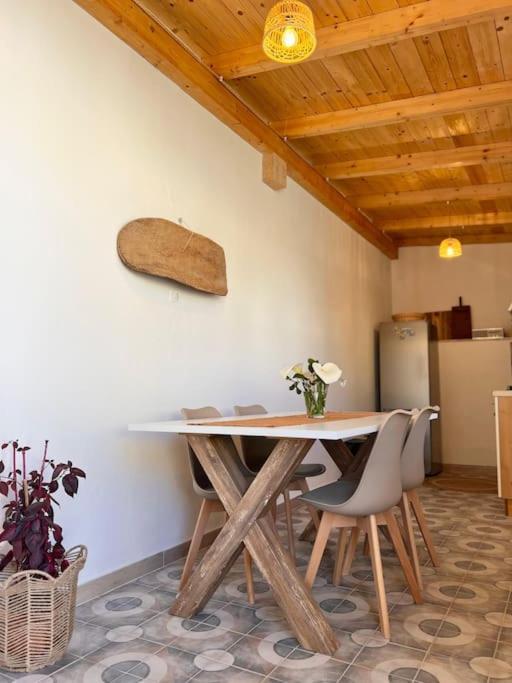 Casetta Bianca Con Giardino Posada  Eksteriør billede